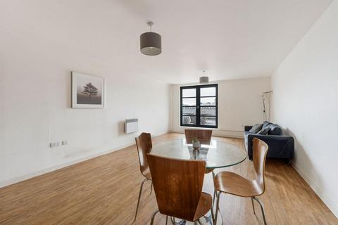 2 bedroom flat for sale, Commercial Road, London, E14