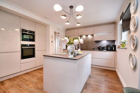 4 bedroom detached house for sale, Broadstone
