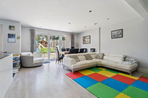 undefined, Penrose Avenue, Carpenders Park