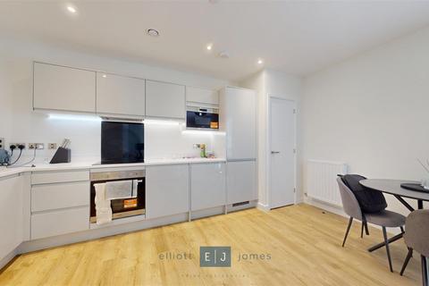 2 bedroom apartment to rent, Epping Gate, Loughton IG10
