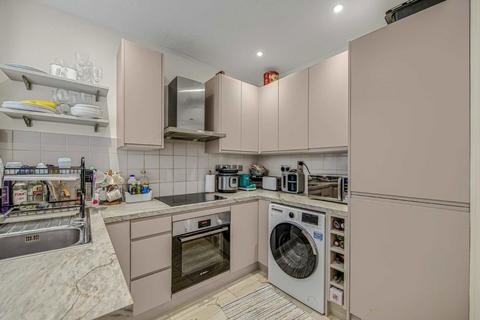 2 bedroom flat to rent, Timbrell Place, London SE16