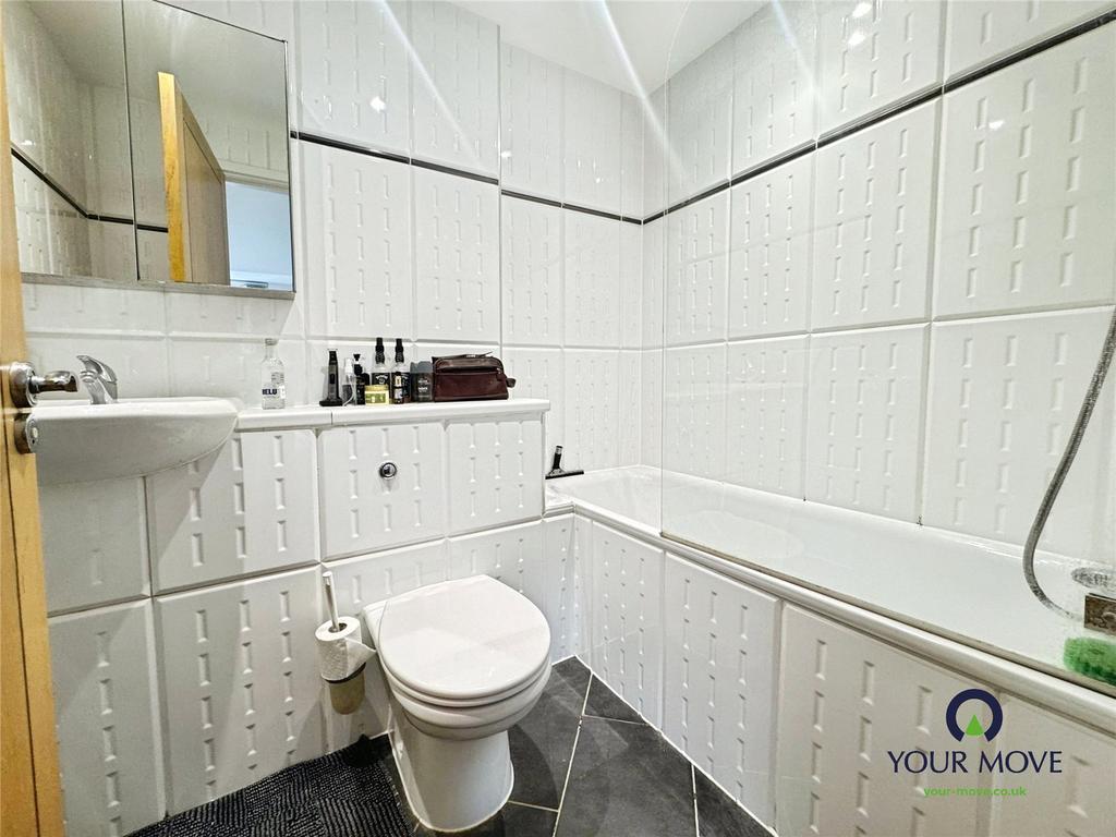 Ensuite Bedroom 1