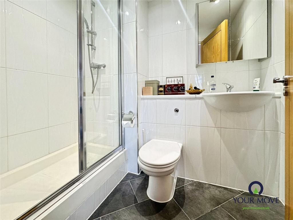 Ensuite Bedroom 2