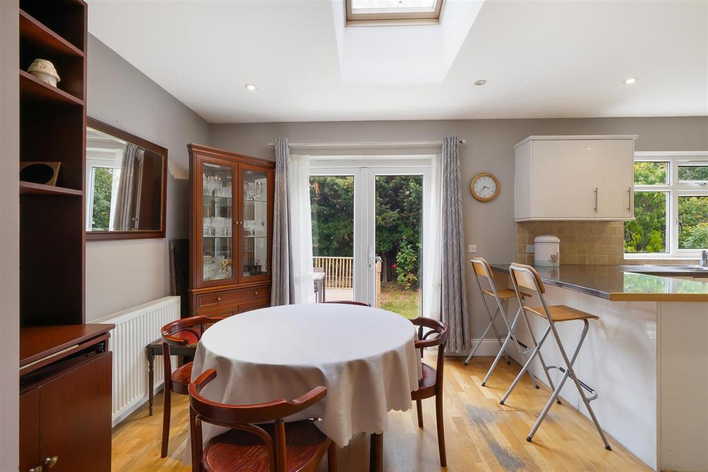 17 Tudor Close - 3 Ry9 Rev Oi Hf0e Rv9 Y3l V.jpg