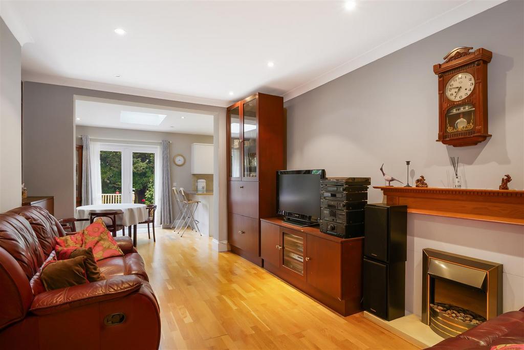 17 Tudor Close - m Hv Xr Ru2 EMr Hiy21n Fd A.jpg