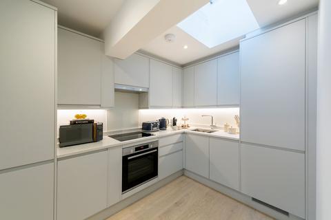 2 bedroom apartment to rent, Drury Lane