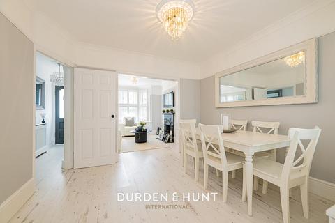 2 bedroom semi-detached house for sale, Clydesdale Road, Hornchurch, RM11