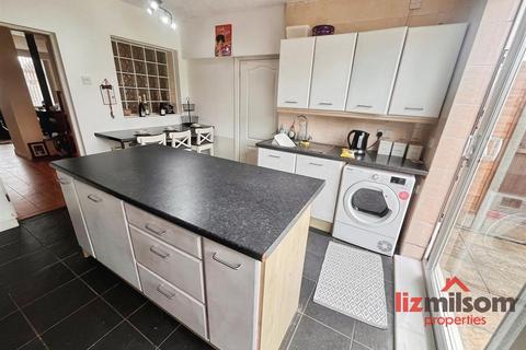 3 bedroom semi-detached house for sale, Darklands Road, Swadlincote DE11