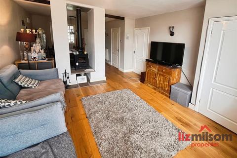 3 bedroom semi-detached house for sale, Darklands Road, Swadlincote DE11