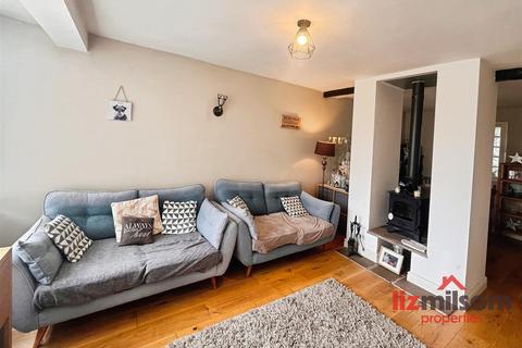 3 bedroom semi-detached house for sale, Darklands Road, Swadlincote DE11