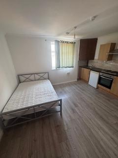 Studio to rent, Denzil Avenue