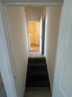 Studio to rent, Denzil Avenue