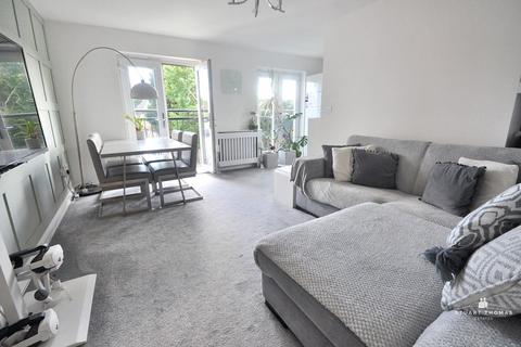 2 bedroom apartment for sale, Rayleigh Road, Benfleet