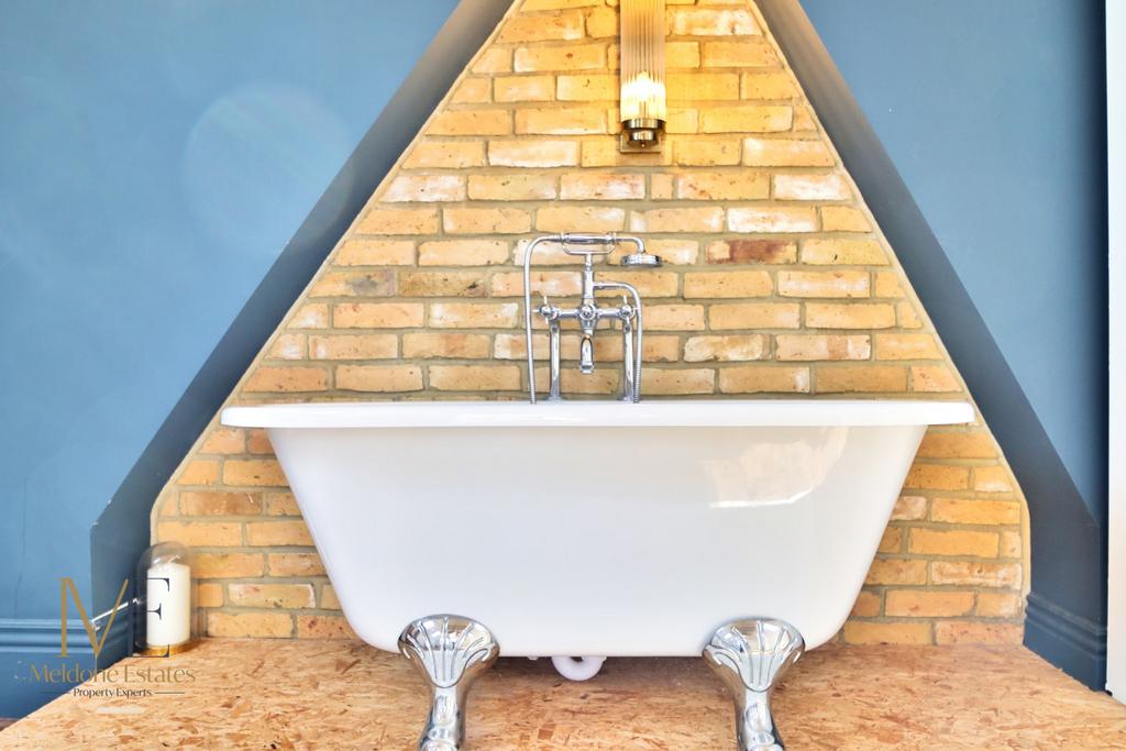 Roll Top Bath