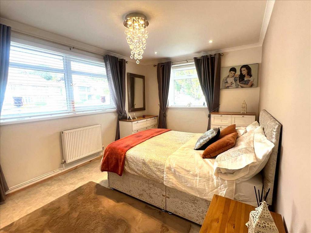 Bedroom 2 :