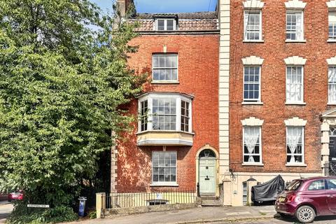 5 bedroom end of terrace house for sale
