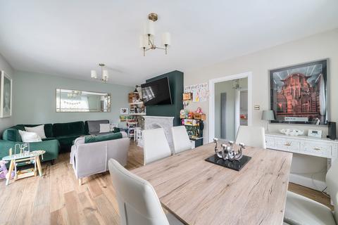 10 Poplars Close, Ruislip, HA4 7BU
