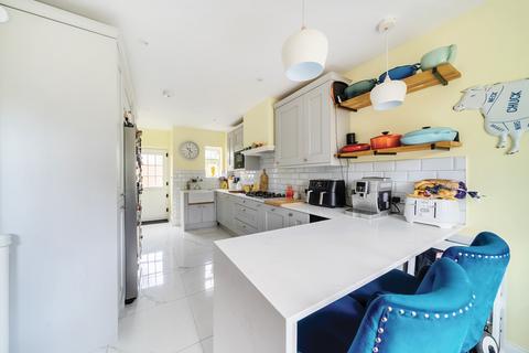 10 Poplars Close, Ruislip, HA4 7BU