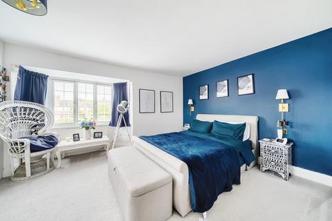 10 Poplars Close, Ruislip, HA4 7BU