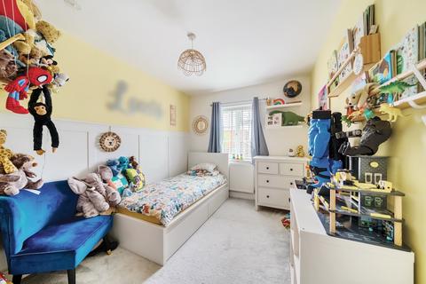10 Poplars Close, Ruislip, HA4 7BU