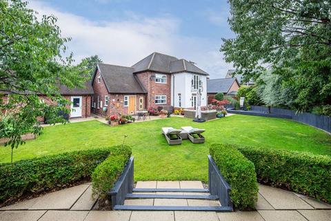 5 bedroom detached house for sale, Springwater Drive, Wychwood Park, Weston