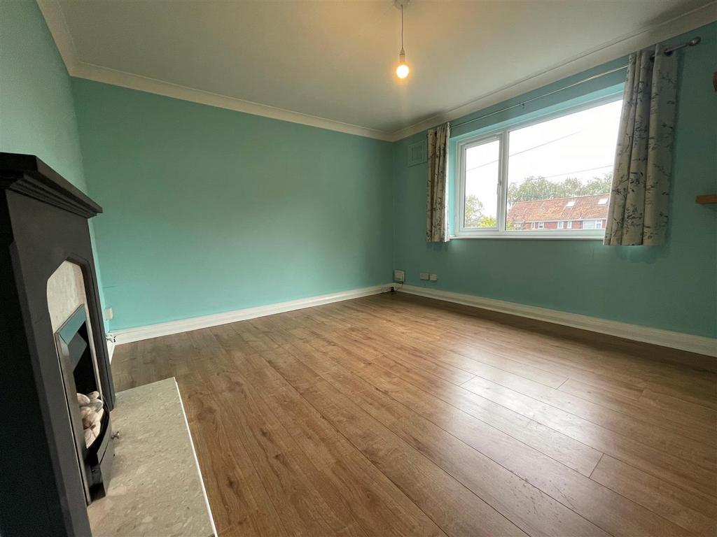 8 Muston Lounge.jpg