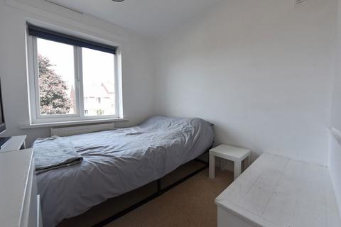17 Brambleside, Wordsley, Stourbridge, DY8 5XL