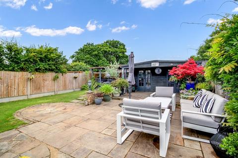 11 Jones Road, Goffs Oak, Waltham Cross, EN7 5JN
