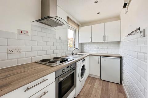 Studio to rent, Lancaster Close, Bursledon, SO31