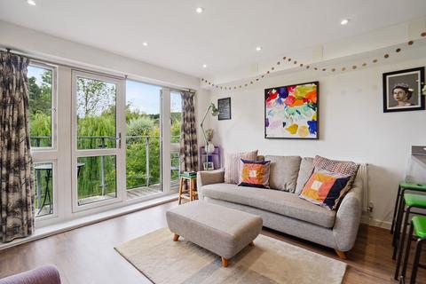 2 bedroom flat for sale, Bartlett Crescent, High Wycombe HP12