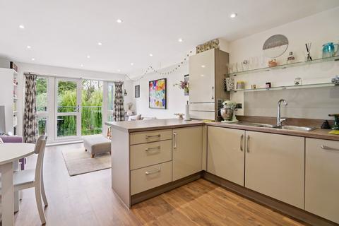 2 bedroom flat for sale, Bartlett Crescent, High Wycombe HP12