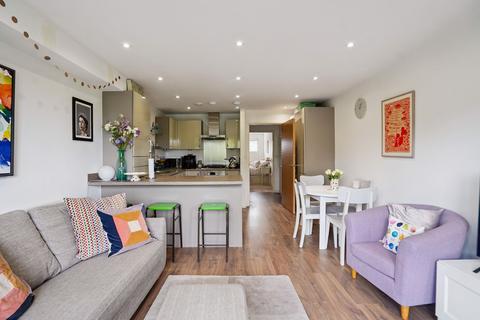 2 bedroom flat for sale, Bartlett Crescent, High Wycombe HP12