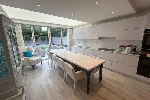 2 bedroom terraced house to rent, Chestnut Grove, Harborne, Birmingham