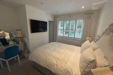 2 bedroom terraced house to rent, Chestnut Grove, Harborne, Birmingham