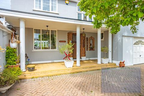 4 bedroom detached house for sale, Chigwell Rise, Chigwell IG7
