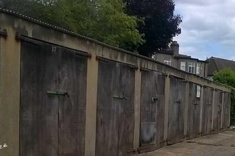 Garage to rent - Oakthorpe Road, London N13