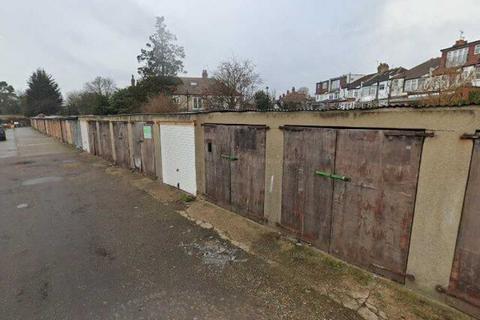 Garage to rent, Oakthorpe Road, London N13