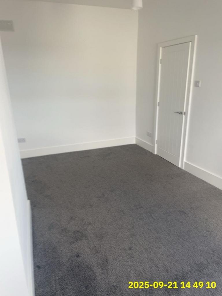 House in Wakefield - View 4
