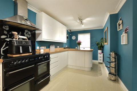 4 bedroom detached house for sale, Woodberry Road, Wickford, Essex