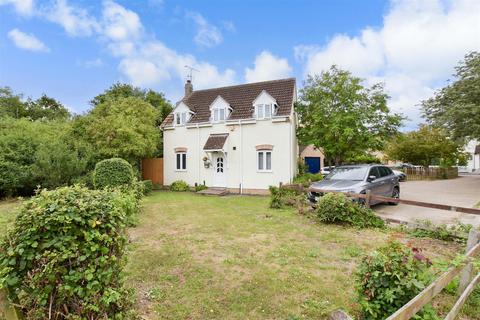 4 bedroom detached house for sale, Woodberry Road, Wickford, Essex