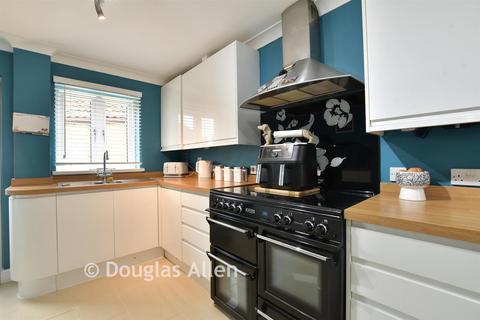 4 bedroom detached house for sale, Woodberry Road, Wickford, Essex