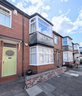 2 bedroom flat to rent, Whitefield Terr, Heaton NE6