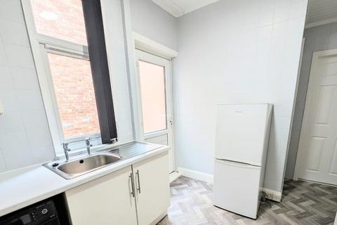 2 bedroom flat to rent, Whitefield Terr, Heaton NE6