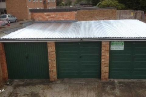 Garage to rent, Middleton Road, Banbury OX16