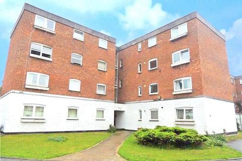 2 bedroom apartment to rent, St Lukes Close, London, SE25