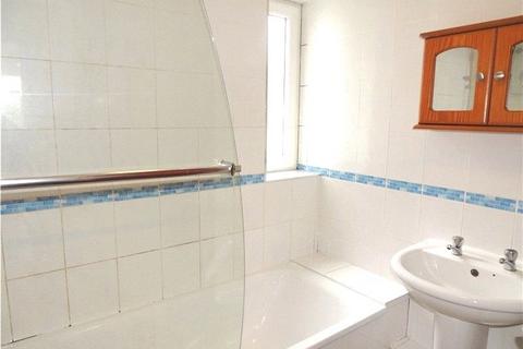 2 bedroom apartment to rent, St Lukes Close, London, SE25