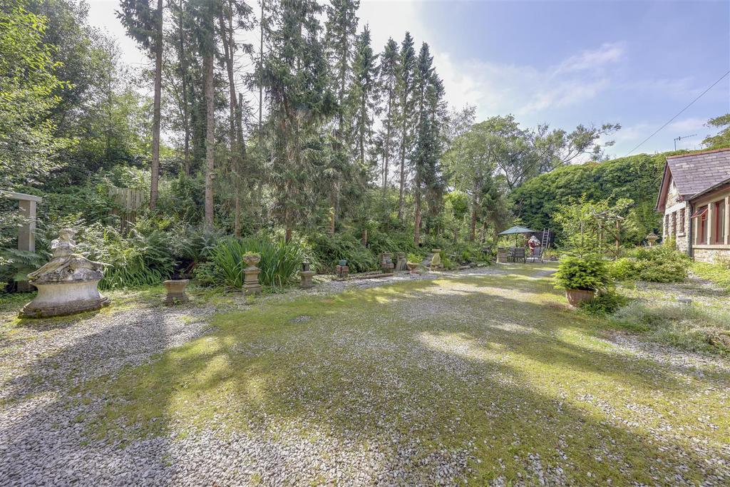 Front Garden Alt 3