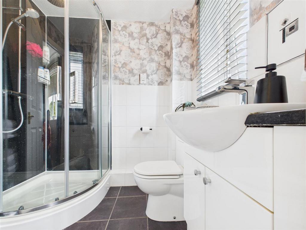 En suite bathroom