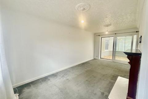 24 Albert Road, Parkgate, Rotherham, S62 6BQ