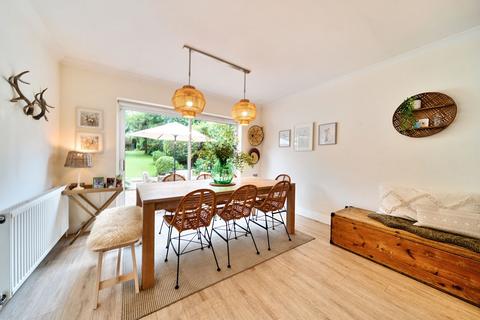 123 Hampermill Lane, Watford, WD19 4NX